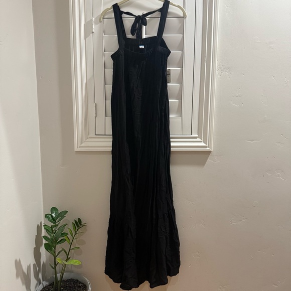 Old Navy Dresses & Skirts - NWT Old Navy Black Maxi Dress - Size Small